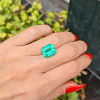 5.33 Ct. Emerald from Colombia Life Style