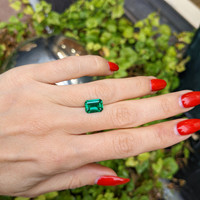 2.22 Ct. Emerald from Colombia Life Style