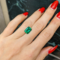 2.22 Ct. Emerald from Colombia Life Style