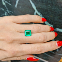 2.60 Ct. Emerald from Colombia Life Style
