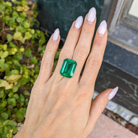 20.52 Ct. Emerald from Colombia Life Style