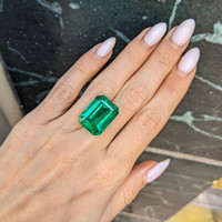 20.52 Ct. Emerald from Colombia Life Style