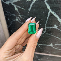 20.52 Ct. Emerald from Colombia Life Style