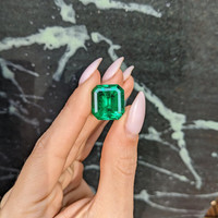 16.70 Ct. Emerald from Colombia Life Style