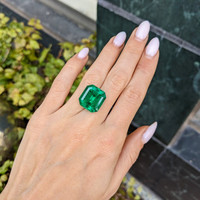 16.70 Ct. Emerald from Colombia Life Style