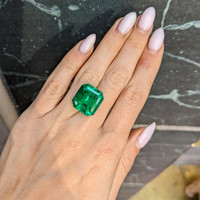 16.70 Ct. Emerald from Colombia Life Style