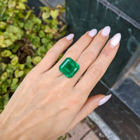 22.60 Ct. Emerald from Colombia Life Style