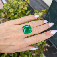 22.60 Ct. Emerald from Colombia Life Style