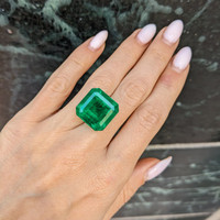 22.60 Ct. Emerald from Colombia Life Style