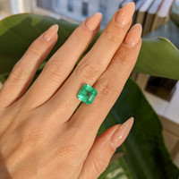 3.80 Ct. Emerald from Colombia Life Style