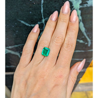 3.05 Ct. Emerald from Colombia Life Style