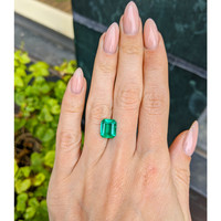 3.05 Ct. Emerald from Colombia Life Style