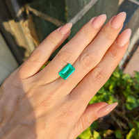 2.70 Ct. Emerald from Colombia Life Style
