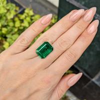 9.73 Ct. Emerald from Zambia Life Style