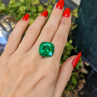 14.01 Ct. Emerald from Colombia Life Style