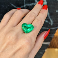 11.50 Ct. Emerald from Colombia Life Style