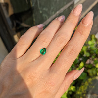 0.90 Ct. Emerald from Afghanistan Life Style