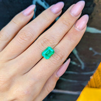 2.92 Ct. Emerald from Colombia Life Style