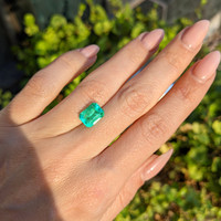 2.92 Ct. Emerald from Colombia Life Style