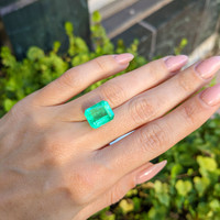 8.72 Ct. Emerald from Colombia Life Style