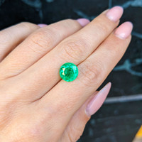2.85 Ct. Emerald from Colombia Life Style