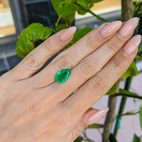 2.86 Ct. Emerald from Colombia Life Style