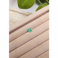 0.96 Ct. Emerald from Russia Life Style