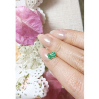 1.02 Ct. Emerald from Russia Life Style