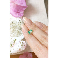 0.90 Ct. Emerald from Russia Life Style