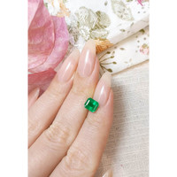 1.23 Ct. Emerald from Colombia Life Style