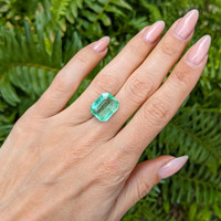7.33 Ct. Emerald from Zambia Life Style