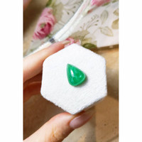 9.20 Ct. Cabochon Emerald from Zambia Life Style