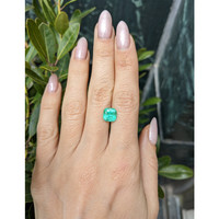 1.89 Ct. Emerald from Colombia Life Style