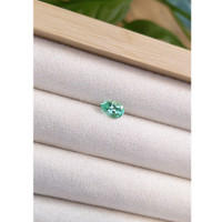 0.88 Ct. Emerald from Russia Life Style