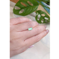 0.93 Ct. Emerald from Russia Life Style