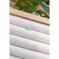 0.93 Ct. Emerald from Russia Life Style