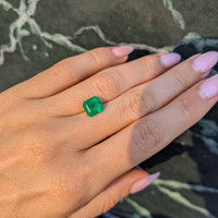 1.89 Ct. Emerald from Colombia Life Style