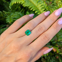 1.89 Ct. Emerald from Colombia Life Style