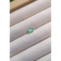 0.75 Ct. Emerald from Russia Life Style