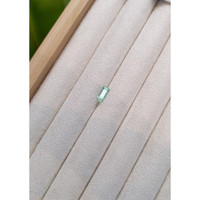 0.60 Ct. Emerald from Russia Life Style