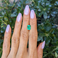 2.21 Ct. Emerald from Colombia Life Style