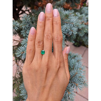 0.94 Ct. Emerald from Afghanistan Life Style