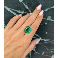 7.85 Ct. Emerald from Colombia Life Style