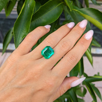 7.85 Ct. Emerald from Colombia Life Style
