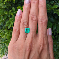 2.09 Ct. Emerald from Colombia Life Style
