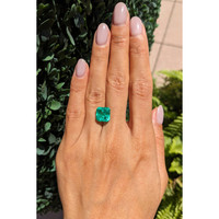4.98 Ct. Emerald from Colombia Life Style
