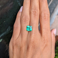 2.39 Ct. Emerald from Colombia Life Style
