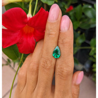 1.72 Ct. Emerald from Colombia Life Style