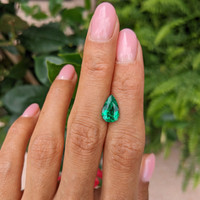 1.72 Ct. Emerald from Colombia Life Style