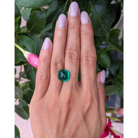 9.34 Ct. Cabochon Emerald from Colombia Life Style